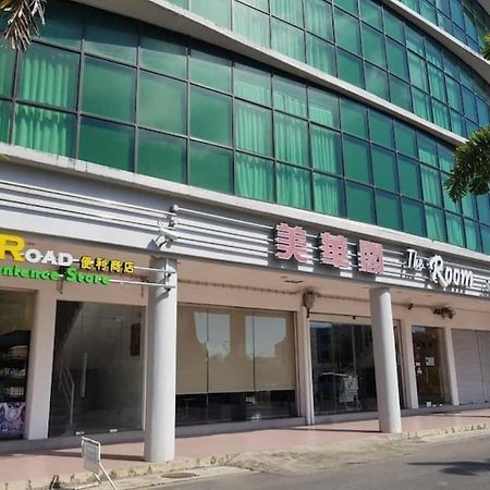 The Room Hotel Miri Exterior foto
