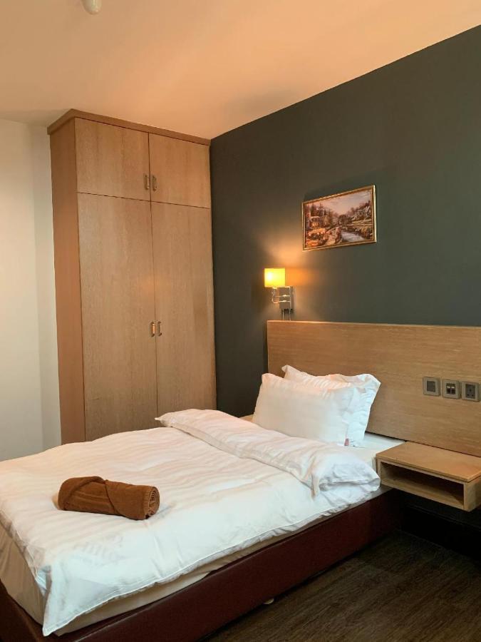 The Room Hotel Miri Exterior foto