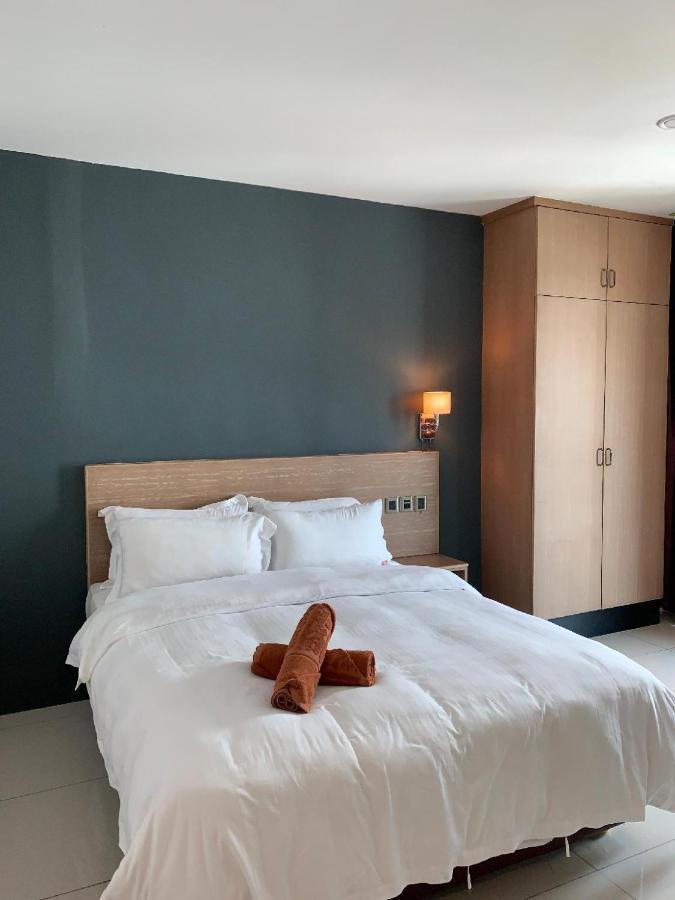 The Room Hotel Miri Exterior foto