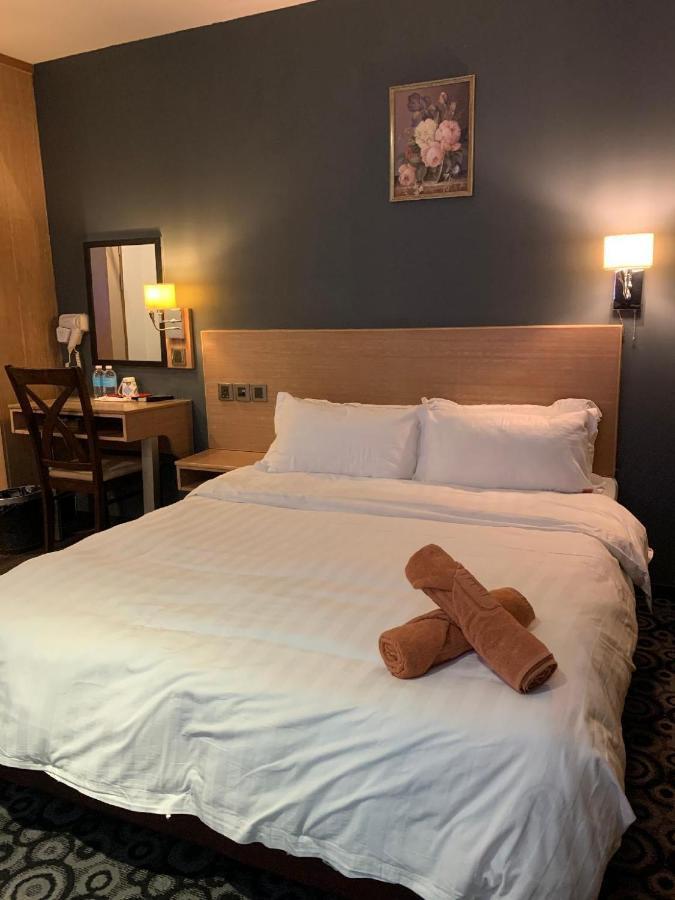 The Room Hotel Miri Exterior foto