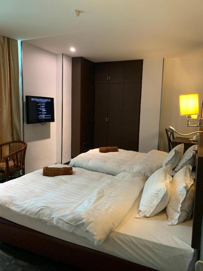 The Room Hotel Miri Exterior foto