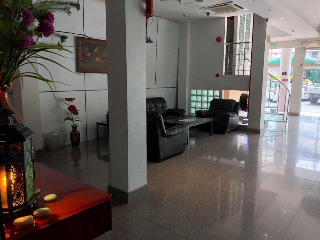 The Room Hotel Miri Exterior foto