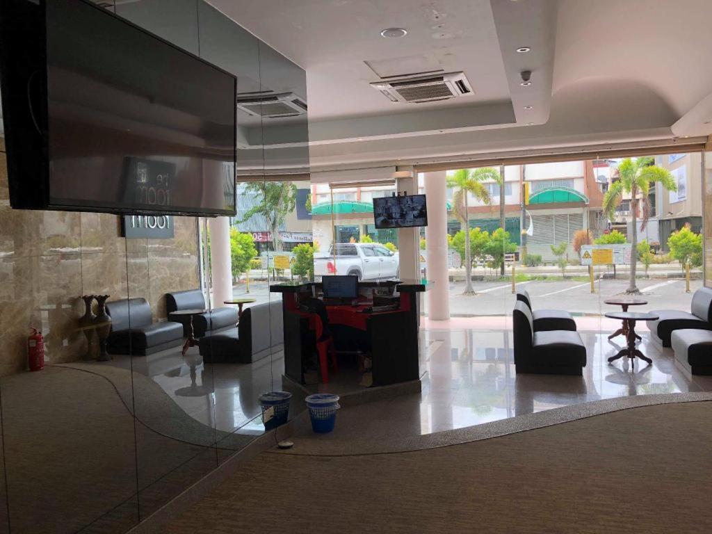 The Room Hotel Miri Exterior foto