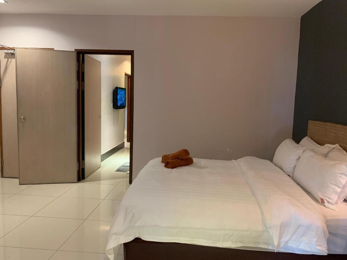 The Room Hotel Miri Exterior foto