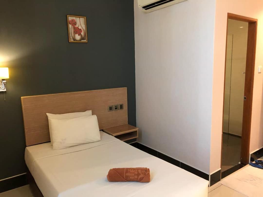 The Room Hotel Miri Zimmer foto