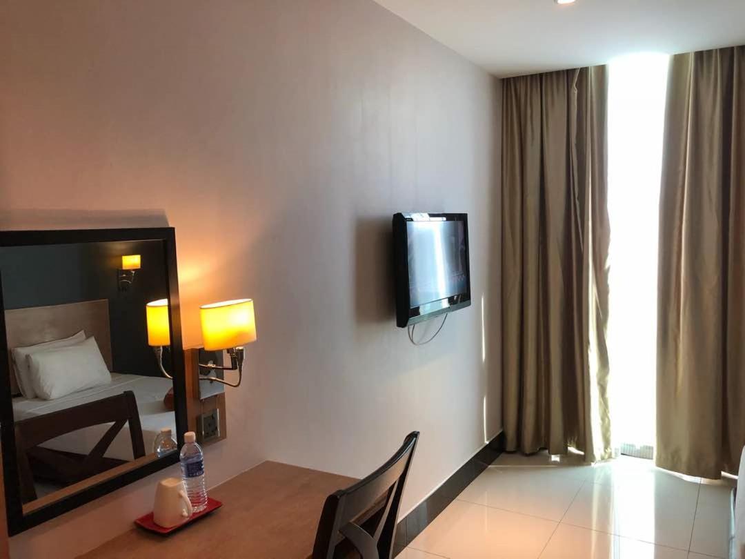 The Room Hotel Miri Zimmer foto