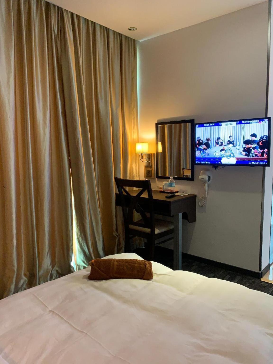 The Room Hotel Miri Zimmer foto
